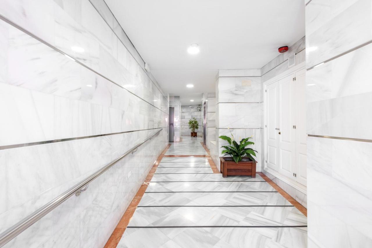 Carmen Estacion Apartment Малага Екстериор снимка