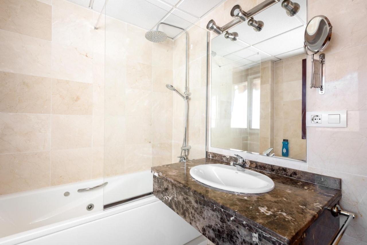 Carmen Estacion Apartment Малага Екстериор снимка